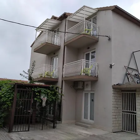 Paula&jo Apartament *